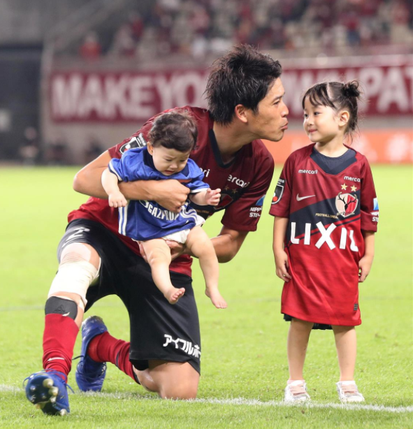 写真 内田篤人の子供 娘 2人が超かわいい 幼稚園 名前 年齢まとめ エンタメ情報 Library