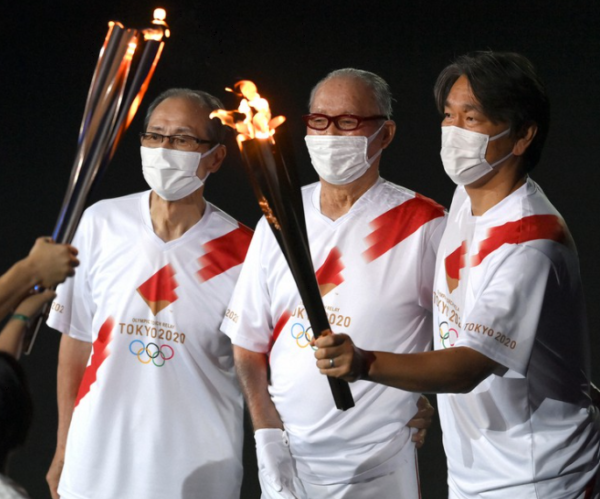 長嶋茂雄監督の右手は壊死で切断 黒いはデマ 脳梗塞や手袋 ポケットで隠す理由も判明 エンタメ情報 Library